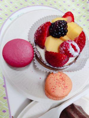 Fruit tart, macarons