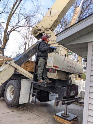 Setting up the crane