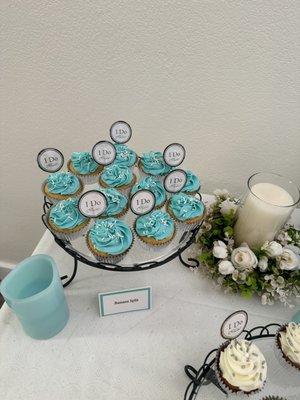 Tiffany inspired decorated cupcakes