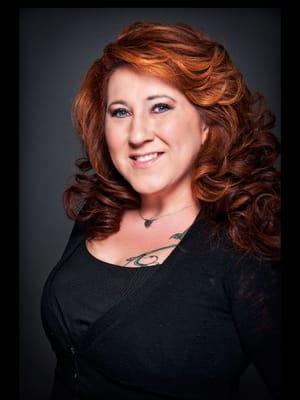 Bobbie Chavarria - Hair Stylist
Colourist... Hairlocs Extensionist...