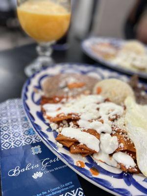 Red Chilaquiles Con Carne Asada y 2 Huevos