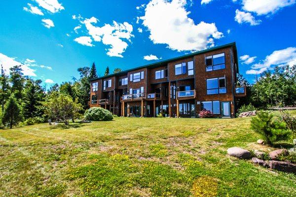 Aspenwood 6538 is a luxury 3 story Tofte vacation townhome rental with amazing Lake Superior views and plenty of shoreline.