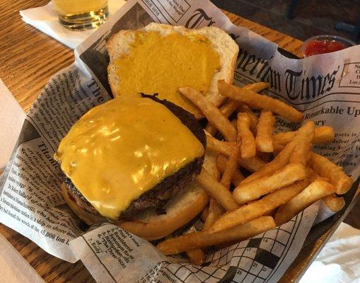 Cheeseburger with fries