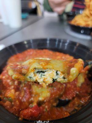 spinach ravioli with marinara sauce