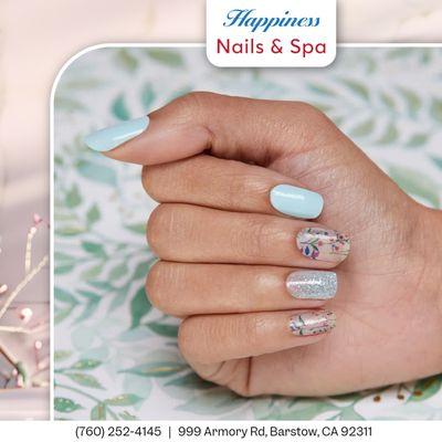 Soft blue nails adorned with delicate flower art for a serene and elegant look. Simply charming!