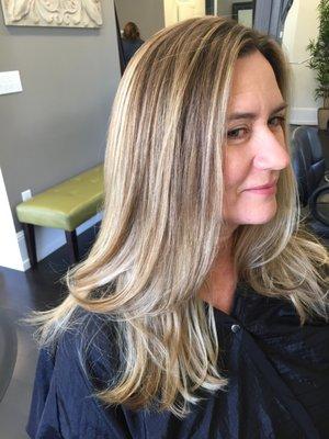 Bringing some lowlites back to her summer blonde