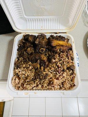 Oxtails w. Rice & Peas