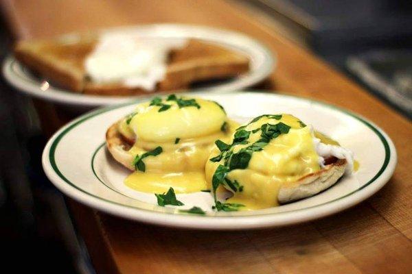 Eggs benedict