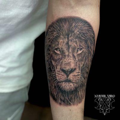 For those with a lion heart, these fierce tattoos always look fresh!