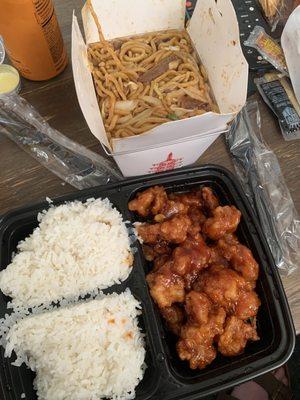 General Tso's Chicken Combo Platter and Pork Lo Mein