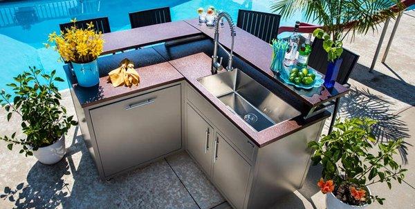 Beautiful Challenger outdoor kitchen