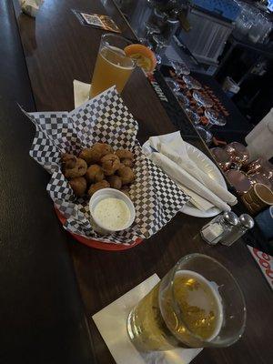 Fried mushrooms, blue moon and a coors light.