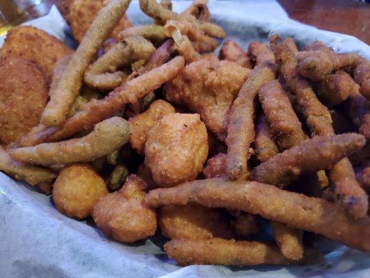 Jalapeno poppers, jalapeno/onion strips, cauliflower and battered green beans.