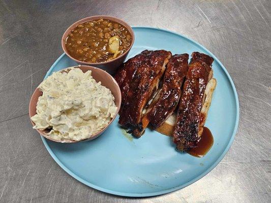 Ribs with potato salad and beans