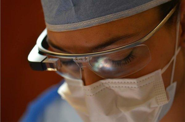 Dr. Shahi using Google Glass during surgery.