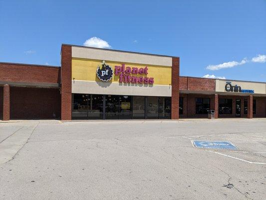 Cedar Crest Shopping Center