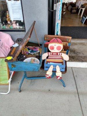 Children's desk with attached seat. Free facemasks!