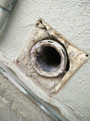 The vent removed, the lint accumulation inside the duct is apparent.