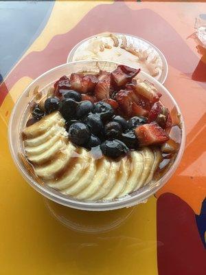 Go Nuts Açaí bowl