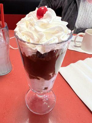 Ultimate Cookies N Cream Sundae - Medium size.