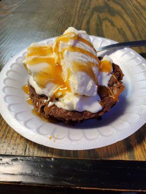 Molten caramel brownie with ice cream