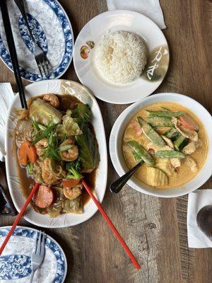 Our dishes: drunken noodles (left) and massaman curry