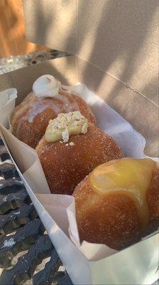 Fresas con crema, mazapan and lemon curd filled doughnuts