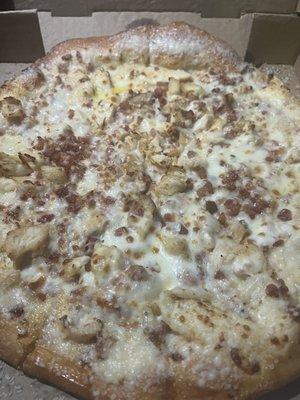 Bacon chicken ranch pizza