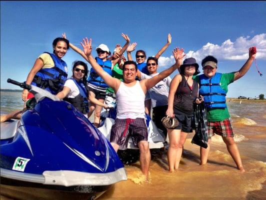 Planning an outing on the lake? Make it a memorable event to entertain your party with Jet Ski Rental Dallas!