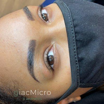 Beautiful microblading strokes for full definition.