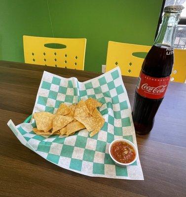 Tortillas Chips & Coca-Cola