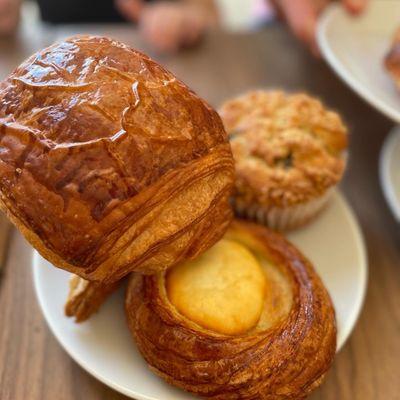 Pain au chocolate, danish, muffin