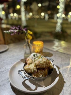 White truffle garlic bread