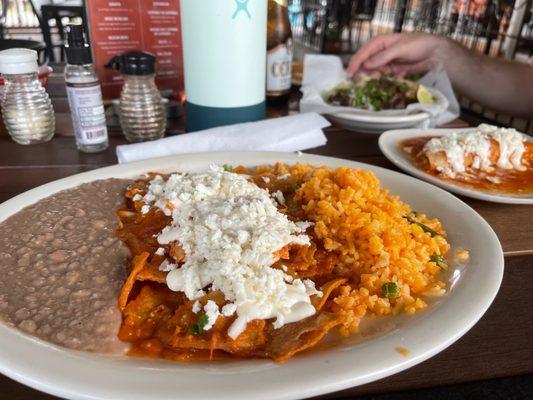 Chilaquiles Rojos de Pollo