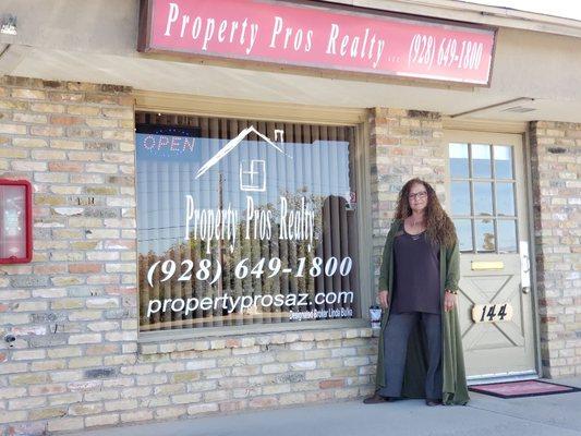 Linda Bulka,  Broker.
In front of Property Pros Realty llc in Cottonwood,  Az.