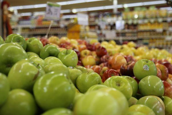 Produce always fresh! I love green apples!