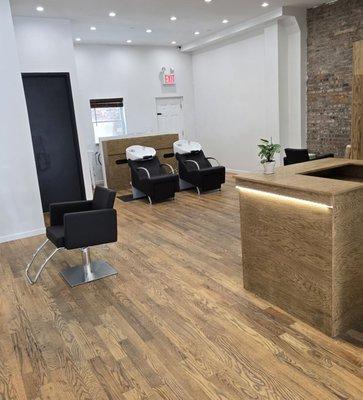 We have a relaxing shampoo area. everybody can relex while shampoo at U&K salon in Brooklyn.