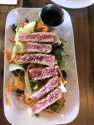 Ahi tuna salad