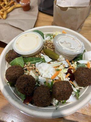 Falafel salad