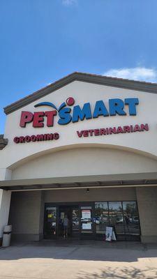 Petsmart that has grooming ans vet services