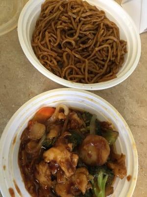 Plain lo mein and garlic chicken