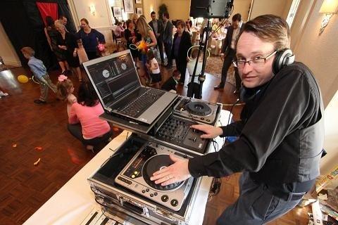 Best party DJs & MCs for all occasions- milestone parties, Communions, Kid's Party DJ, wedding, Sweet 16, Bat BarMitzvah, corporate events..