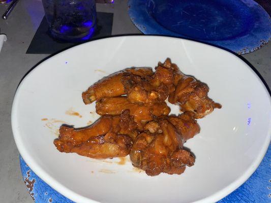 Chicken wings but no blue cheese or dipping sauce