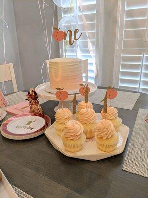 Sweet peach themed birthday party cake and cupcakes - delicious!