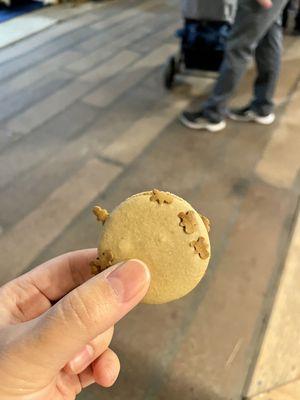 Gingerbread macaron