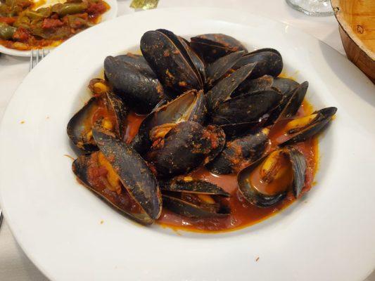 Mussels in red sauce (appetizer) - delicious