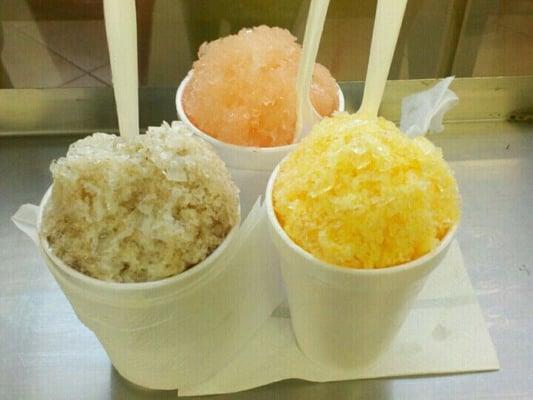 Nuez, Guava, and Vanilla raspados.