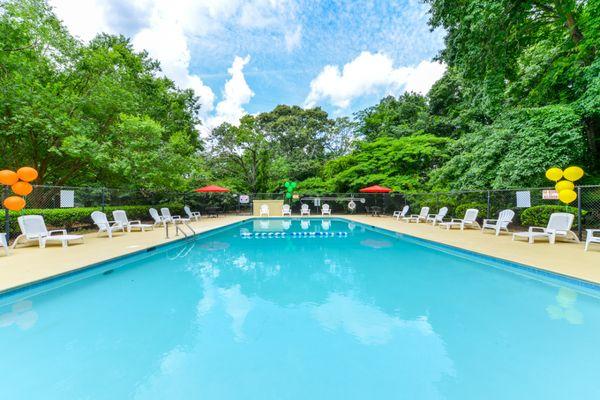 Stratford Arms Apartment Homes - Sparkling Swimming Pool