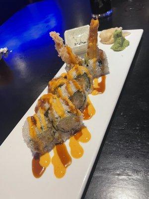 Crunchy shrimp roll with spicy mayo added- YES