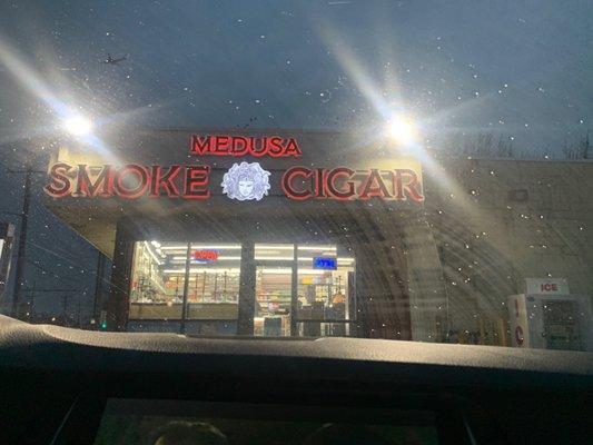 Smoke shop